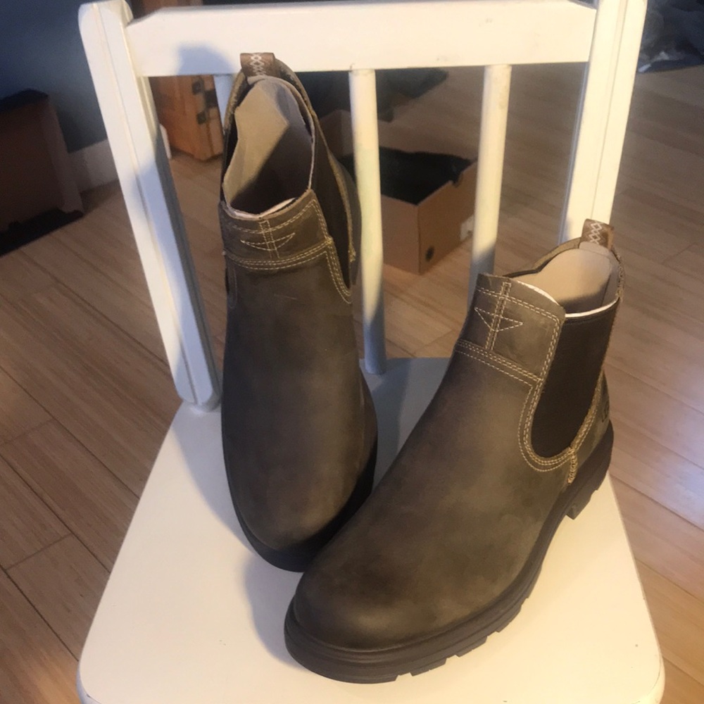 UGG BILTMORE CHELSEA BOOTS 10.5